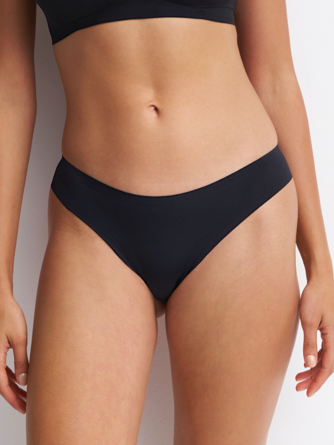 Everywear 25100 brazilian black close cut