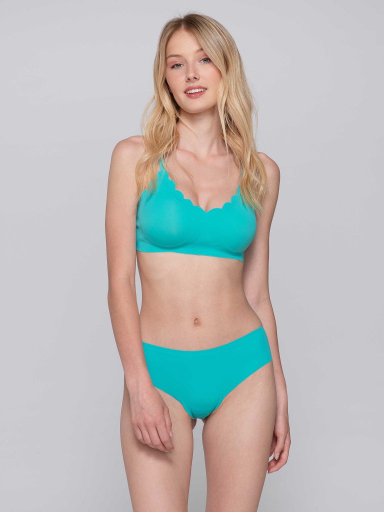 Every.wear 15102 top with removable cups & 25103 culotte green front