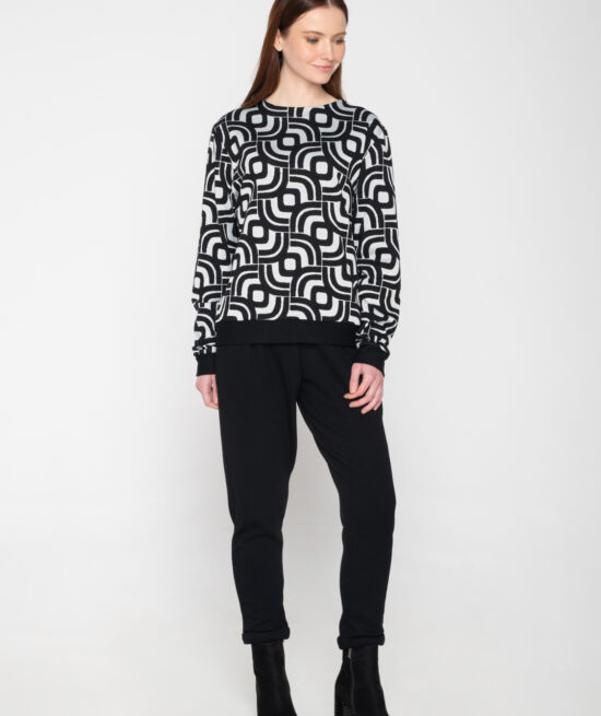 Inspired 7130 sweatshirt black & 7093 high waisted pants black front 2