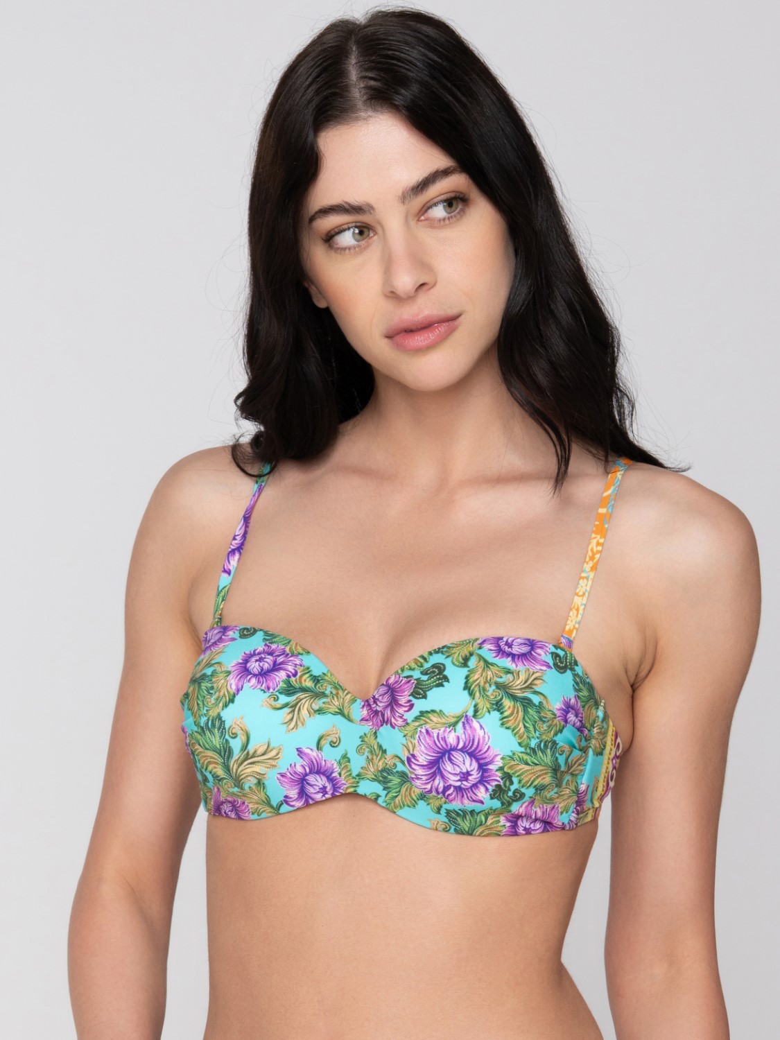 Motif 94840 strapless with molded cup unique close cut