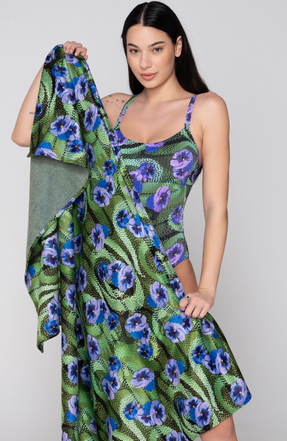 Blossom 94734 beach towel unique close cut