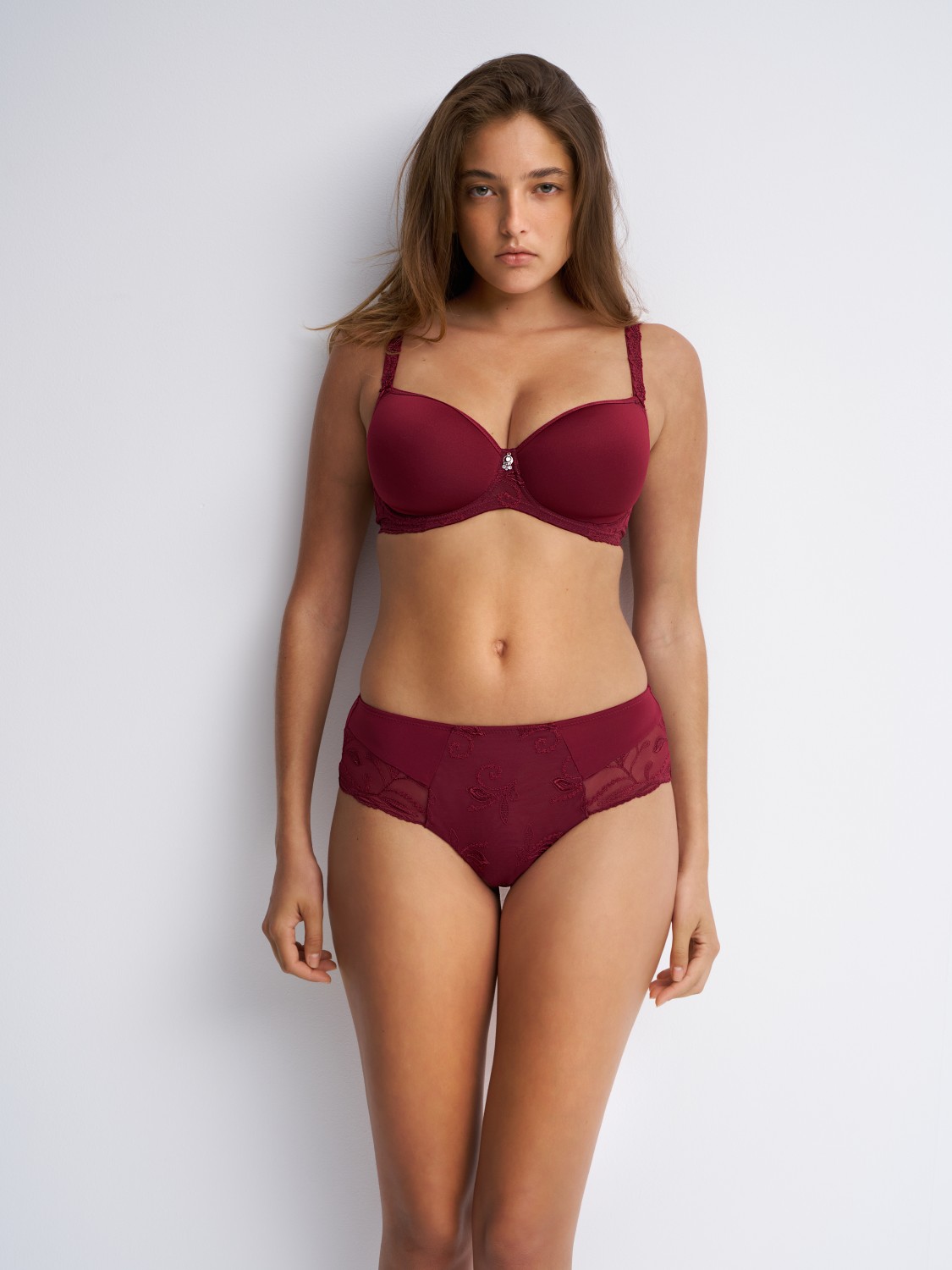 Celebration 1966 spacer balconette & 2964 hipster bordeaux front